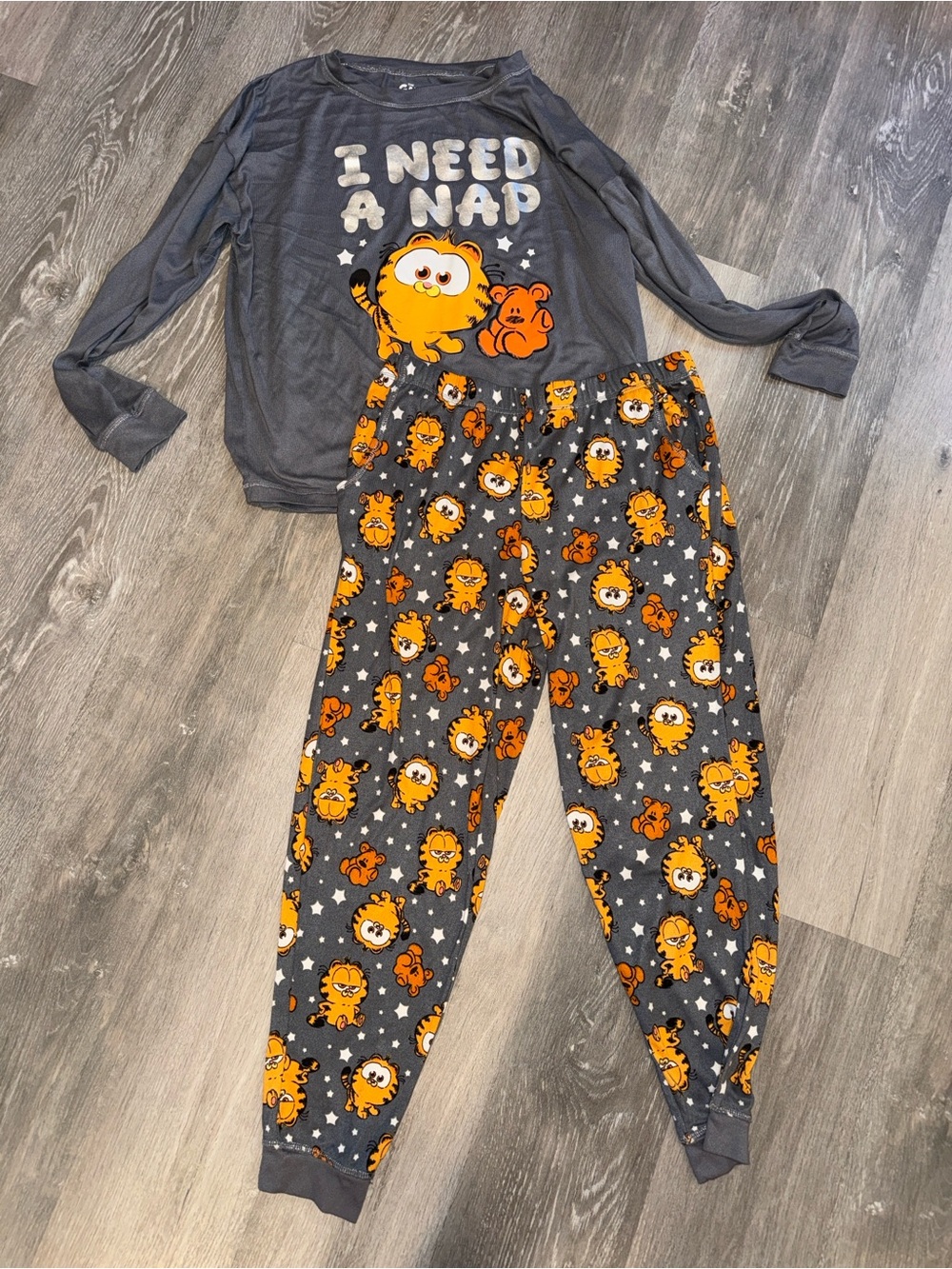 Women’s Garfield pajama set